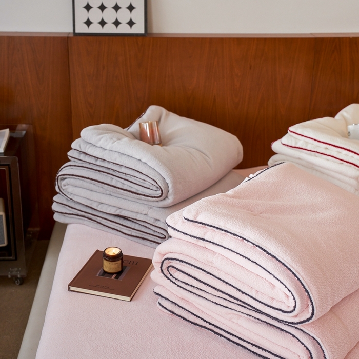 91家纺网 家纺一手货源 找家纺 涞澳家纺 2025新款亲肤舒适毛巾绒懒人被被子被芯 组合图仅供展示不可下单