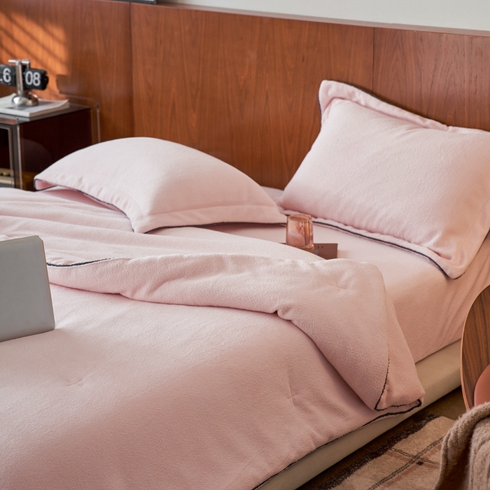 91家纺网 家纺一手货源 找家纺 涞澳家纺 2025新款亲肤舒适毛巾绒懒人被被子被芯 毛巾绒懒人被-粉