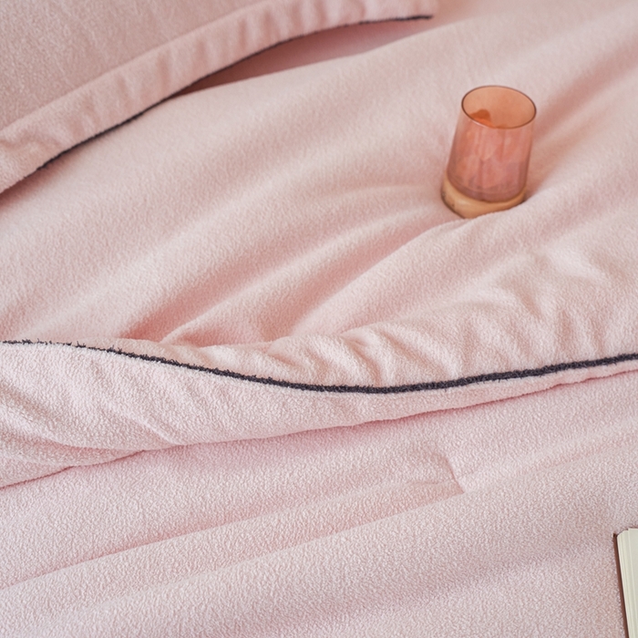 91家纺网 家纺一手货源 找家纺 涞澳家纺 2025新款亲肤舒适毛巾绒懒人被被子被芯 毛巾绒懒人被-粉