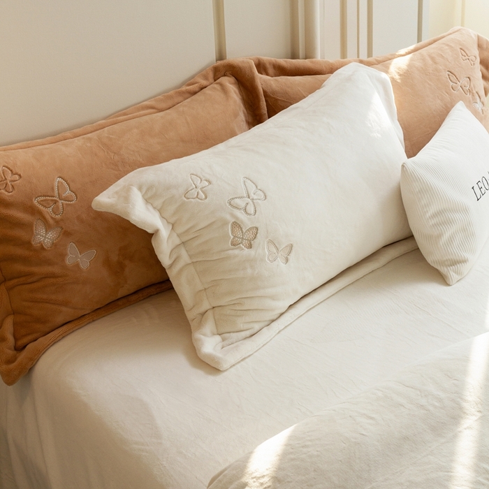 91家纺网 家纺一手货源 找家纺 （总）涞澳家纺 2025秋冬新款亲肤舒适牛奶绒四件套-光辉碟影