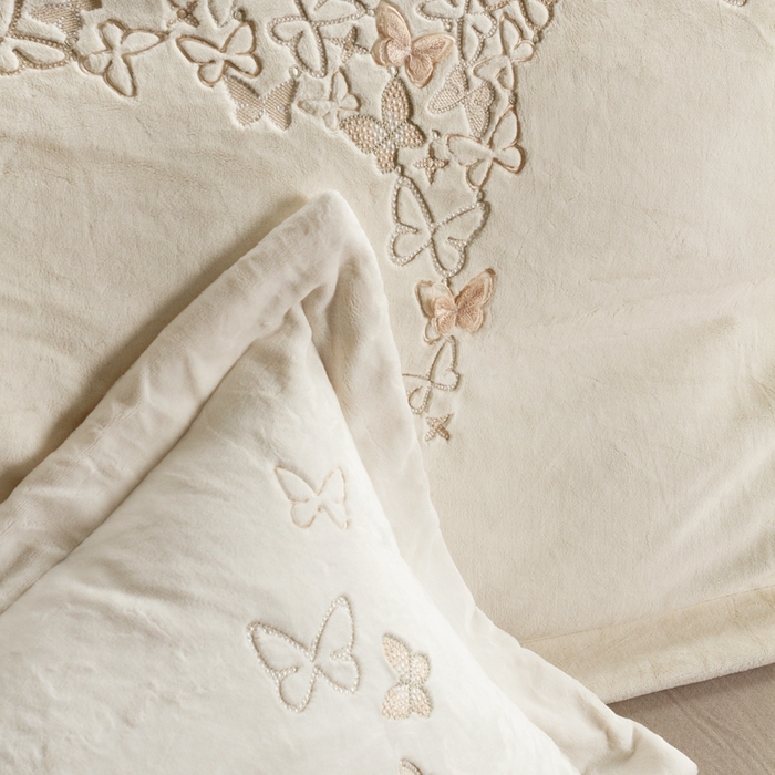 91家纺网 家纺一手货源 找家纺 涞澳家纺 2025秋冬新款亲肤舒适牛奶绒四件套-光辉碟影 光辉碟影-白