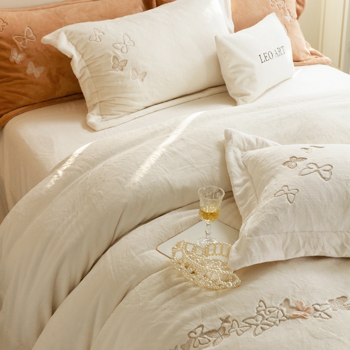 涞澳家纺 2025秋冬新款亲肤舒适牛奶绒四件套-光辉碟影 光辉碟影-白