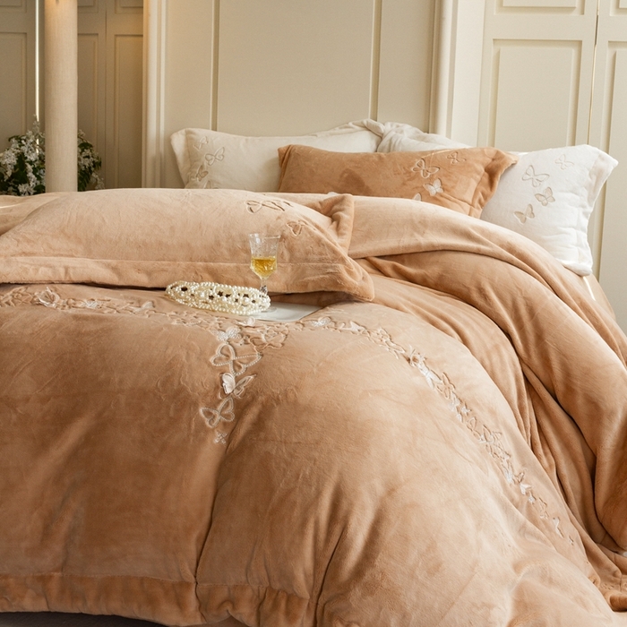 91家纺网 家纺一手货源 找家纺 涞澳家纺 2025秋冬新款亲肤舒适牛奶绒四件套-光辉碟影 光辉碟影-卡其