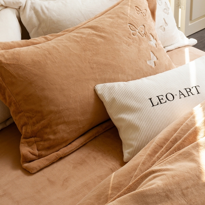 91家纺网 家纺一手货源 找家纺 涞澳家纺 2025秋冬新款亲肤舒适牛奶绒四件套-光辉碟影 光辉碟影-卡其