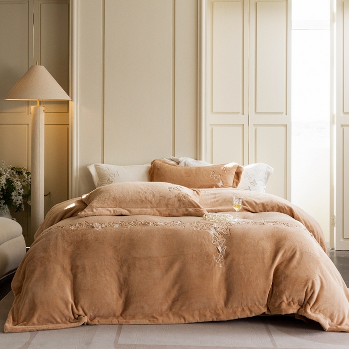 91家纺网 家纺一手货源 找家纺 涞澳家纺 2025秋冬新款亲肤舒适牛奶绒四件套-光辉碟影 光辉碟影-卡其