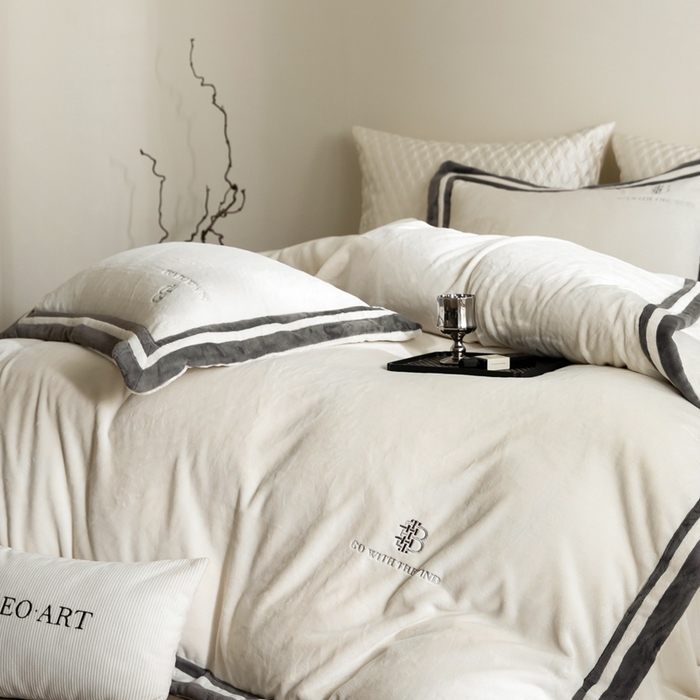 91家纺网 家纺一手货源 找家纺 （总）涞澳家纺 2025秋冬新款亲肤舒适牛奶绒四件套-简慕