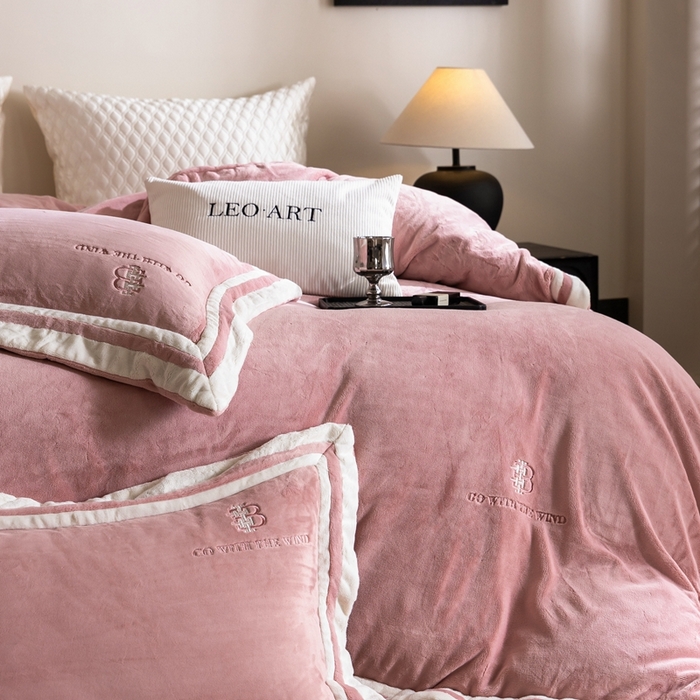 91家纺网 家纺一手货源 找家纺 （总）涞澳家纺 2025秋冬新款亲肤舒适牛奶绒四件套-简慕