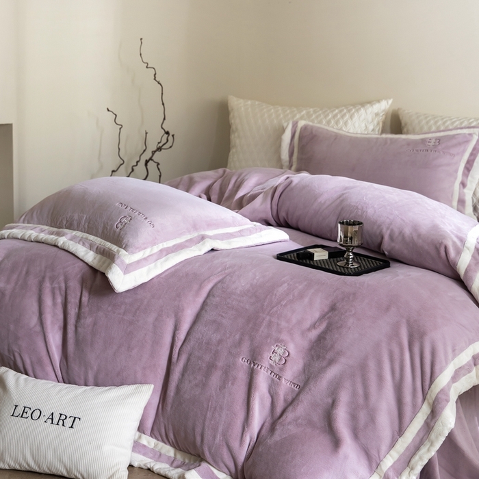 91家纺网 家纺一手货源 找家纺 涞澳家纺 2025秋冬新款亲肤舒适牛奶绒四件套-简慕 简慕-月光紫