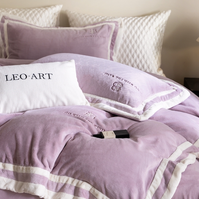 91家纺网 家纺一手货源 找家纺 涞澳家纺 2025秋冬新款亲肤舒适牛奶绒四件套-简慕 简慕-月光紫