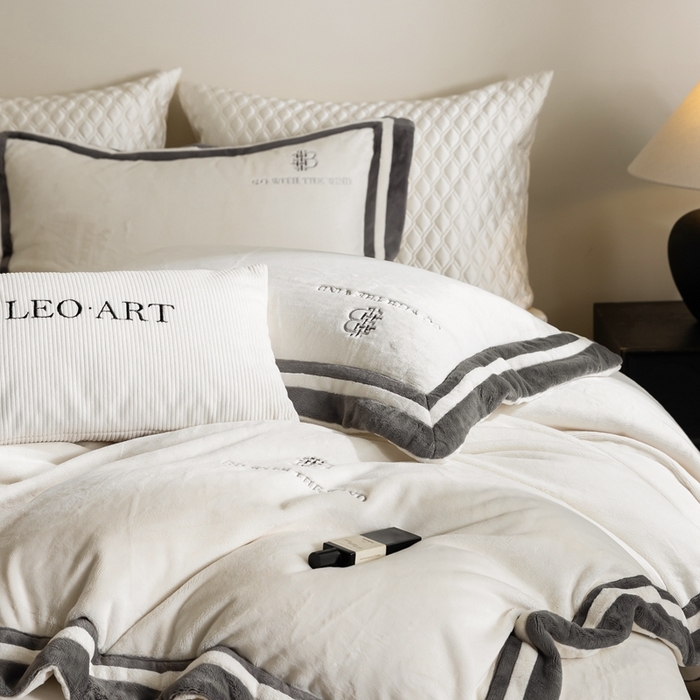 91家纺网 家纺一手货源 找家纺 涞澳家纺 2025秋冬新款亲肤舒适牛奶绒四件套-简慕 简慕-米色