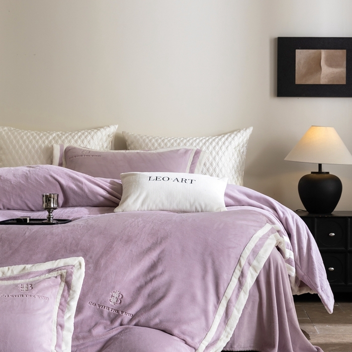 91家纺网 家纺一手货源 找家纺 涞澳家纺 2025秋冬新款亲肤舒适牛奶绒四件套-简慕 简慕-月光紫