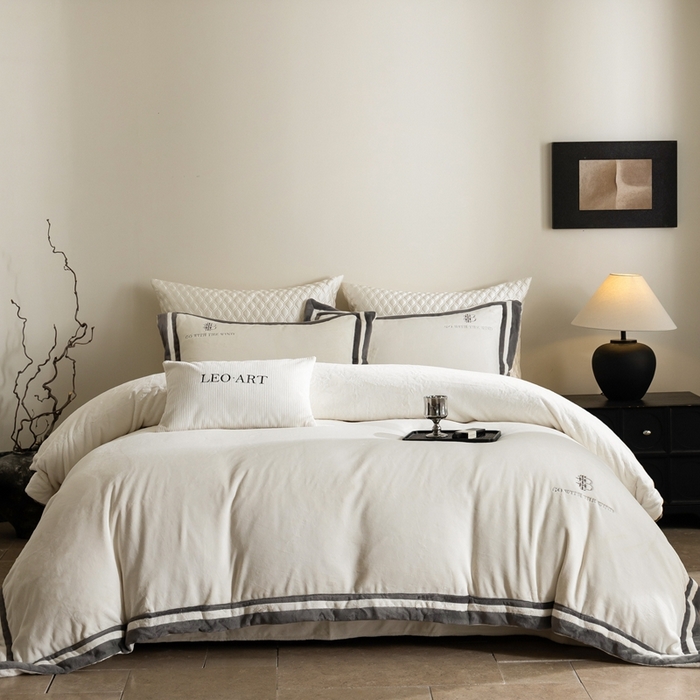 91家纺网 家纺一手货源 找家纺 涞澳家纺 2025秋冬新款亲肤舒适牛奶绒四件套-简慕 简慕-米色