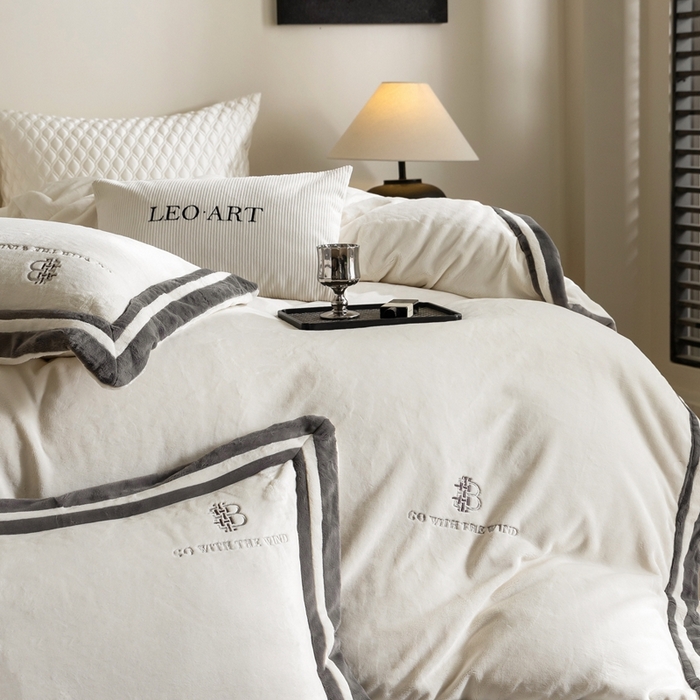 91家纺网 家纺一手货源 找家纺 涞澳家纺 2025秋冬新款亲肤舒适牛奶绒四件套-简慕 简慕-米色