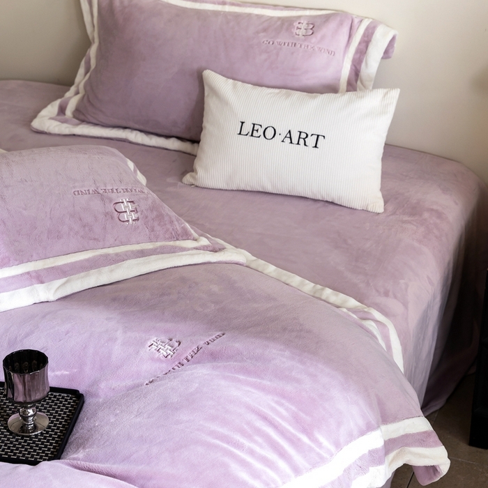 91家纺网 家纺一手货源 找家纺 涞澳家纺 2025秋冬新款亲肤舒适牛奶绒四件套-简慕 简慕-月光紫