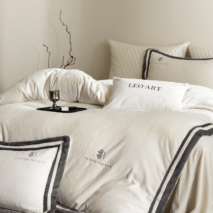 91家纺网 家纺一手货源 找家纺 涞澳家纺 2025秋冬新款亲肤舒适牛奶绒四件套-简慕 简慕-米色