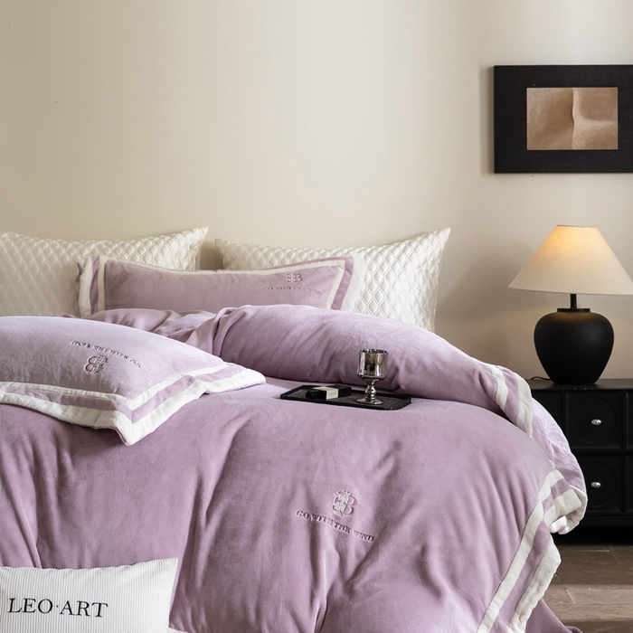 91家纺网 家纺一手货源 找家纺 涞澳家纺 2025秋冬新款亲肤舒适牛奶绒四件套-简慕 简慕-月光紫