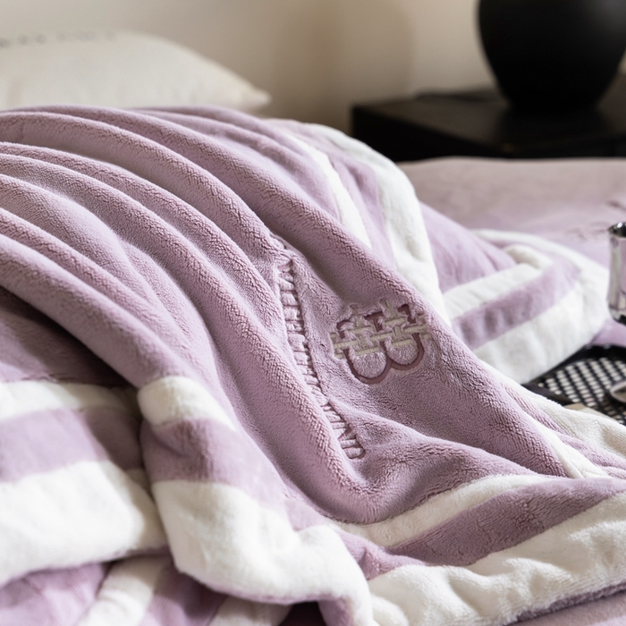 91家纺网 家纺一手货源 找家纺 涞澳家纺 2025秋冬新款亲肤舒适牛奶绒四件套-简慕 简慕-月光紫