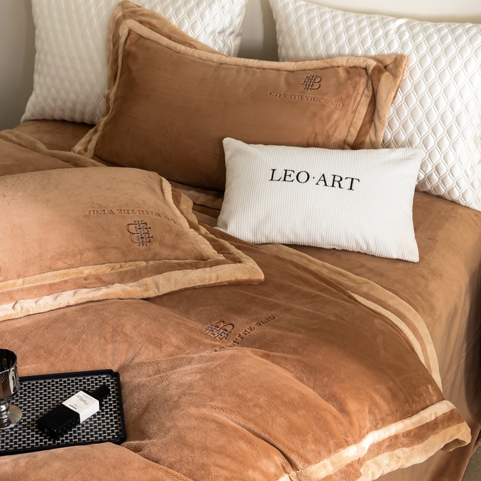 91家纺网 家纺一手货源 找家纺 涞澳家纺 2025秋冬新款亲肤舒适牛奶绒四件套-简慕 简慕-杏香槟