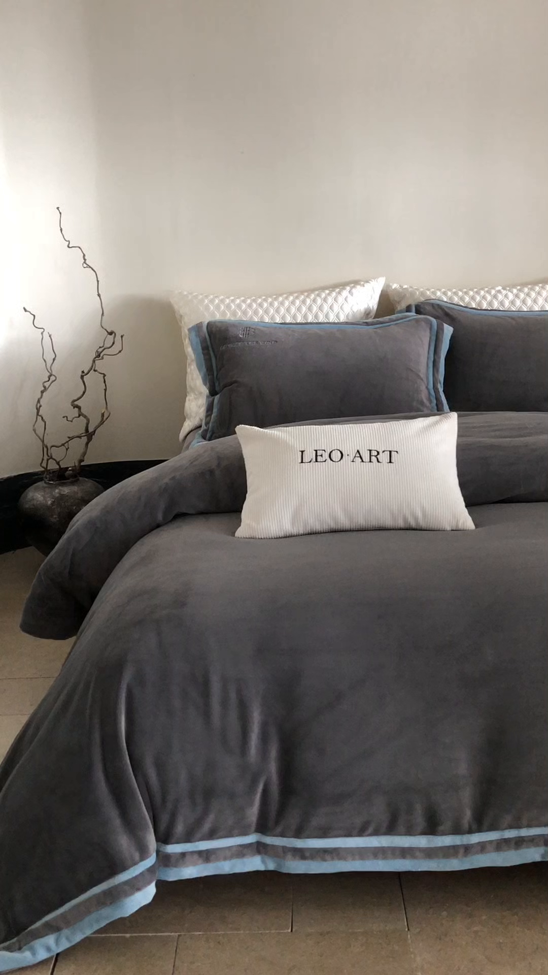 91家纺网 家纺一手货源 找家纺 涞澳家纺 2025秋冬新款亲肤舒适牛奶绒四件套-简慕 简慕-灰色