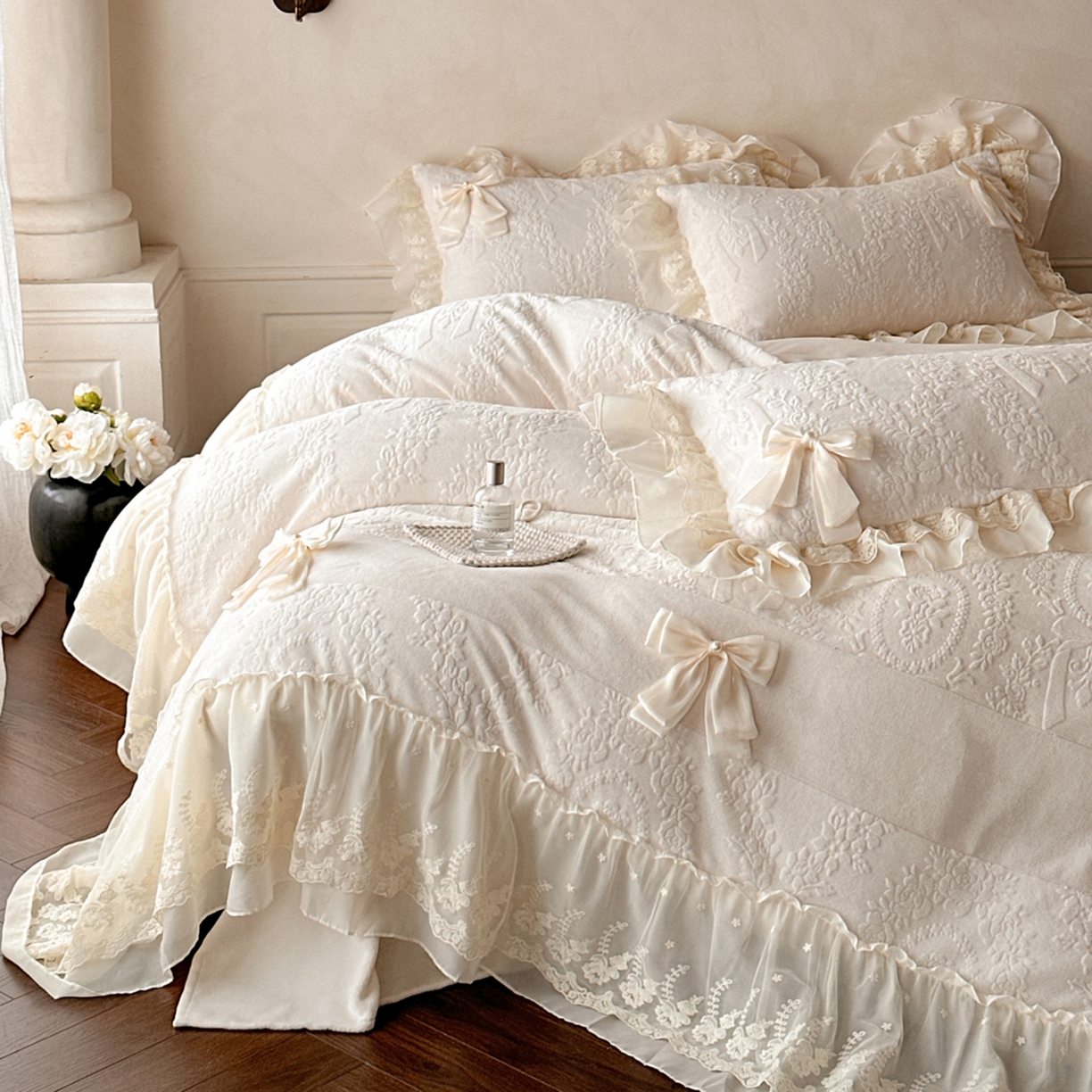 91家纺网 家纺一手货源 找家纺 （总）你好美丽 2025新款雕花牛奶绒刺绣花边蝴蝶结四件套-黛玉系列