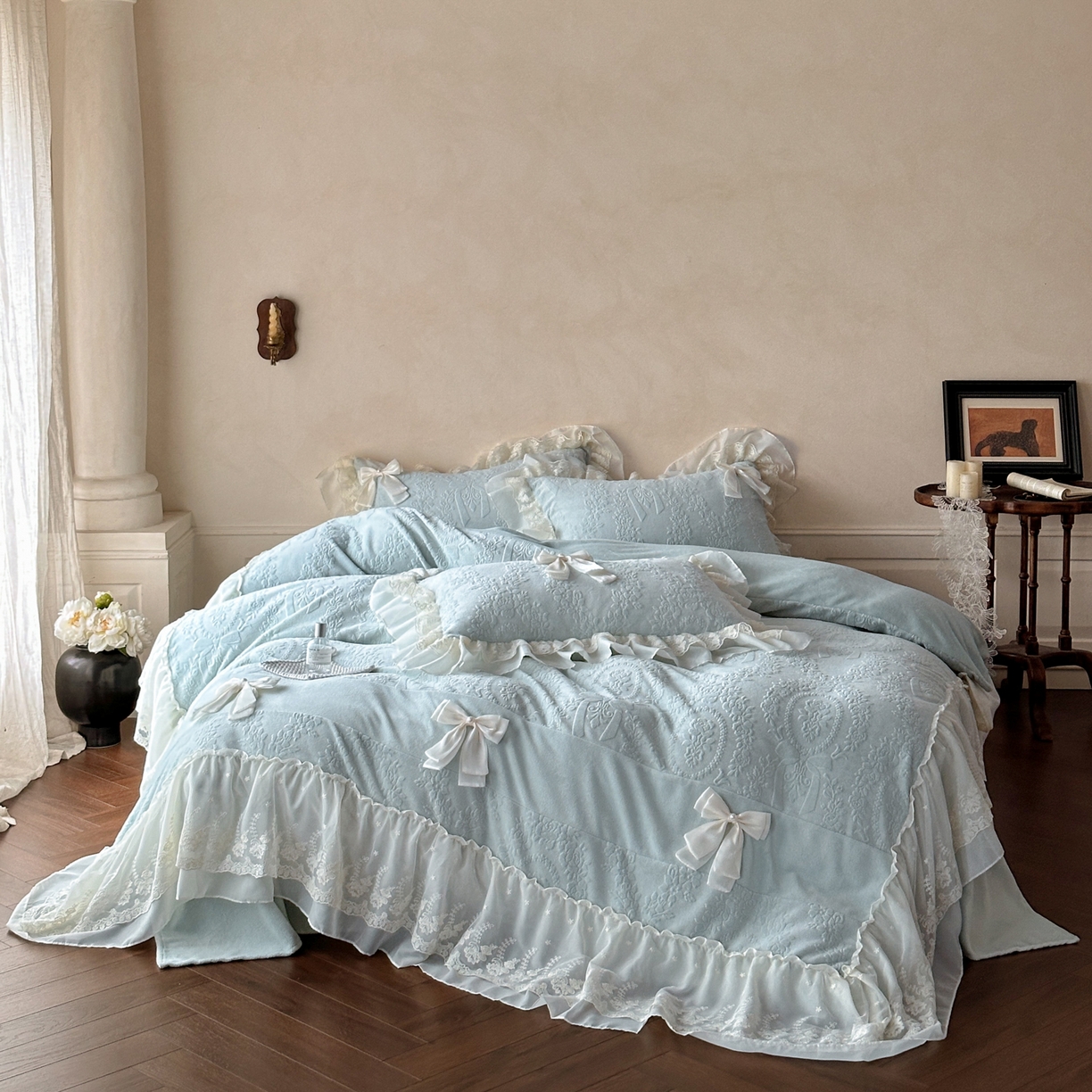 91家纺网 家纺一手货源 找家纺 你好美丽 2025新款雕花牛奶绒刺绣花边蝴蝶结四件套-黛玉系列 黛玉蓝