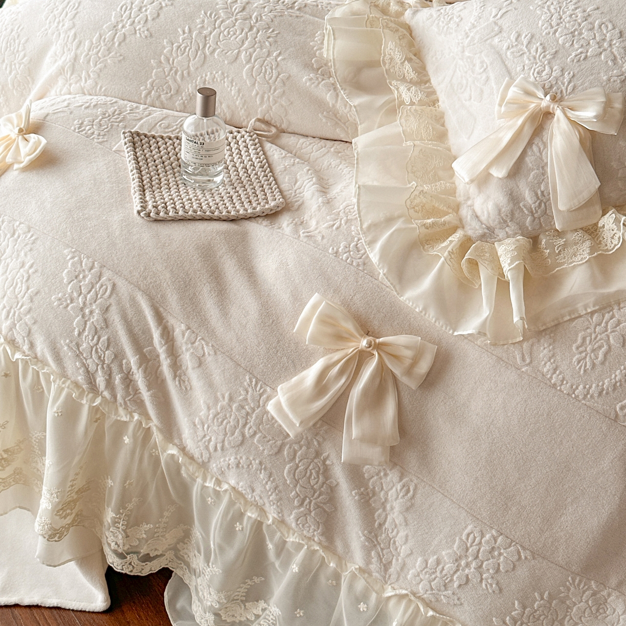 91家纺网 家纺一手货源 找家纺 （总）你好美丽 2025新款雕花牛奶绒刺绣花边蝴蝶结四件套-黛玉系列
