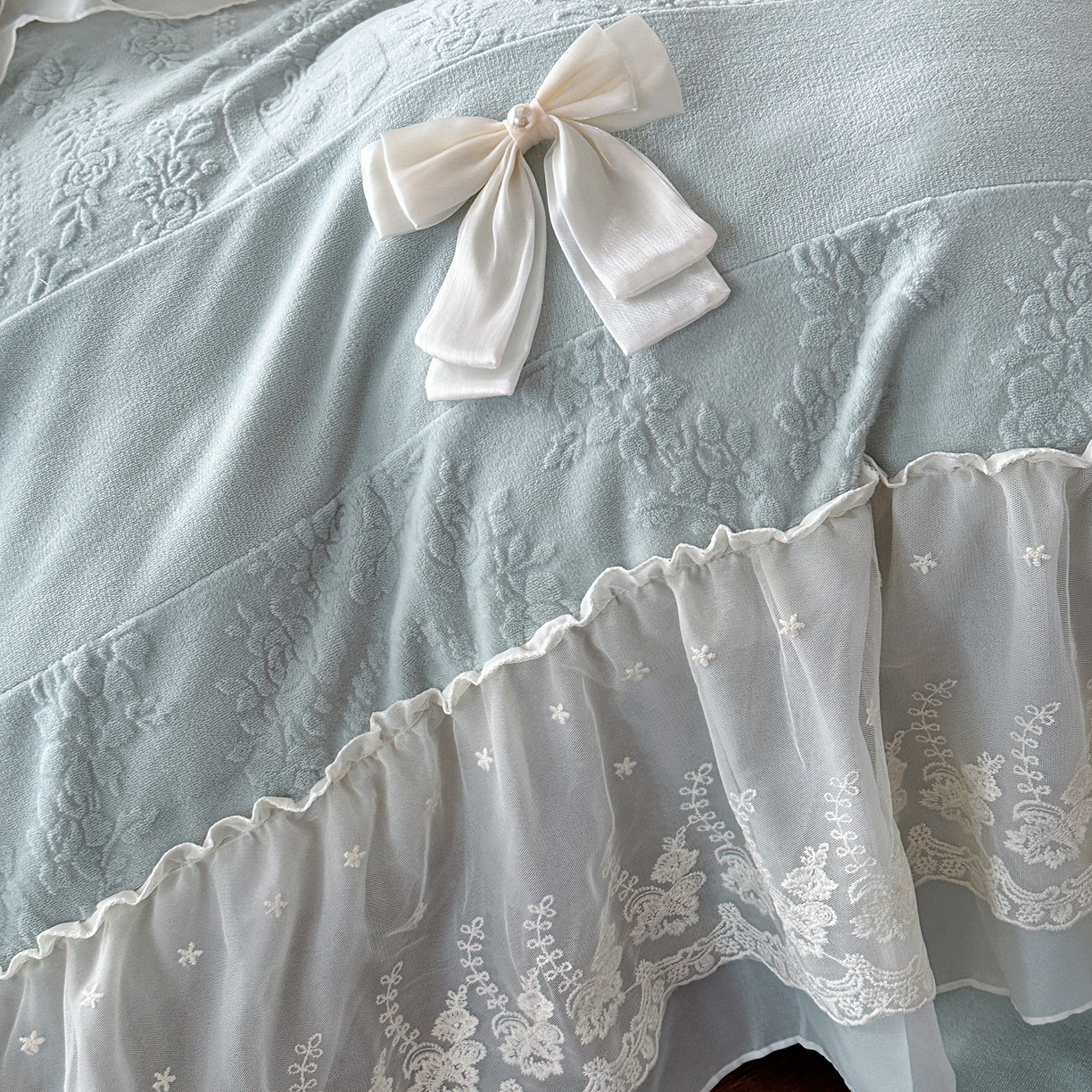 91家纺网 家纺一手货源 找家纺 你好美丽 2025新款雕花牛奶绒刺绣花边蝴蝶结四件套-黛玉系列 黛玉蓝