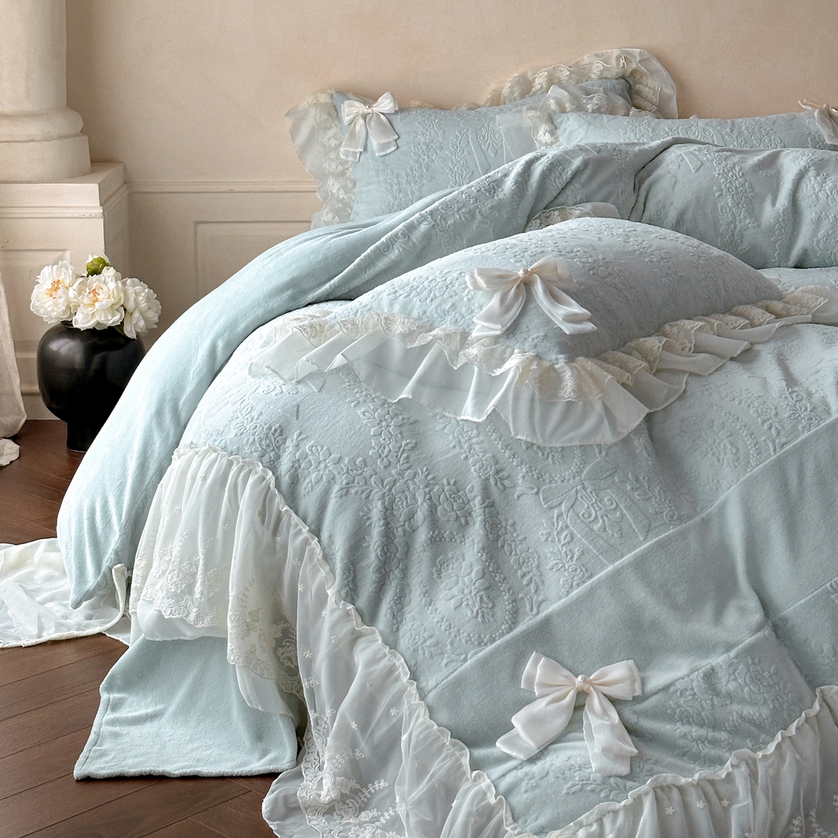 91家纺网 家纺一手货源 找家纺 你好美丽 2025新款雕花牛奶绒刺绣花边蝴蝶结四件套-黛玉系列 黛玉蓝