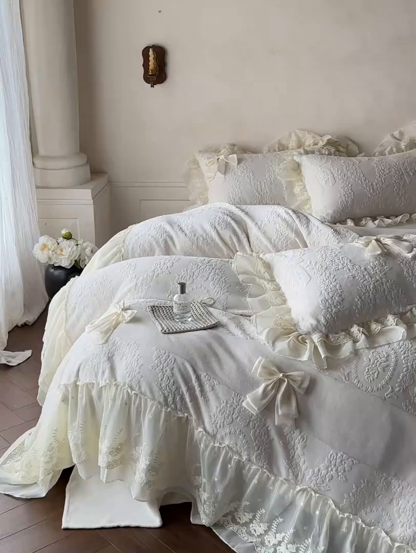 91家纺网 家纺一手货源 找家纺 （总）你好美丽 2025新款雕花牛奶绒刺绣花边蝴蝶结四件套-黛玉系列