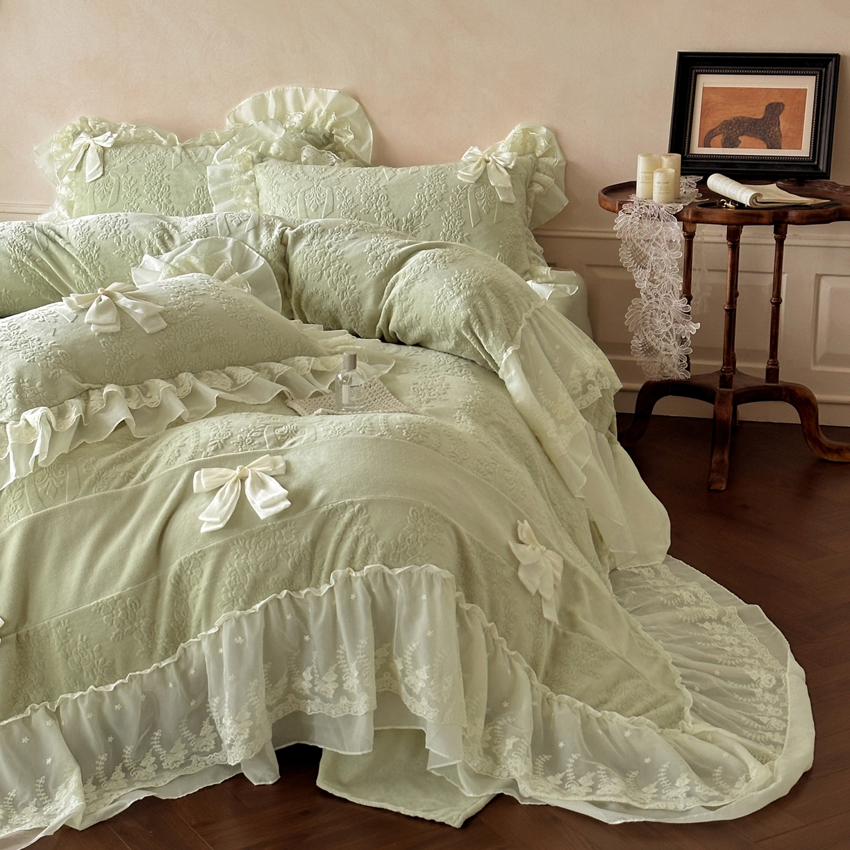 91家纺网 家纺一手货源 找家纺 你好美丽 2025新款雕花牛奶绒刺绣花边蝴蝶结四件套-黛玉系列 黛玉绿