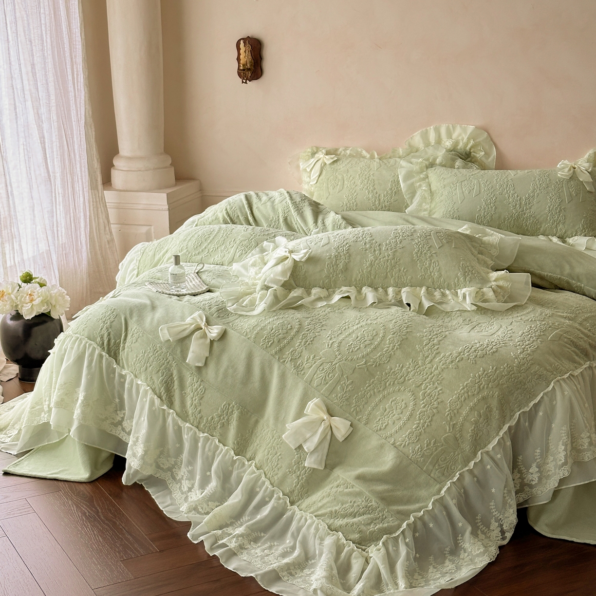 91家纺网 家纺一手货源 找家纺 你好美丽 2025新款雕花牛奶绒刺绣花边蝴蝶结四件套-黛玉系列 黛玉绿