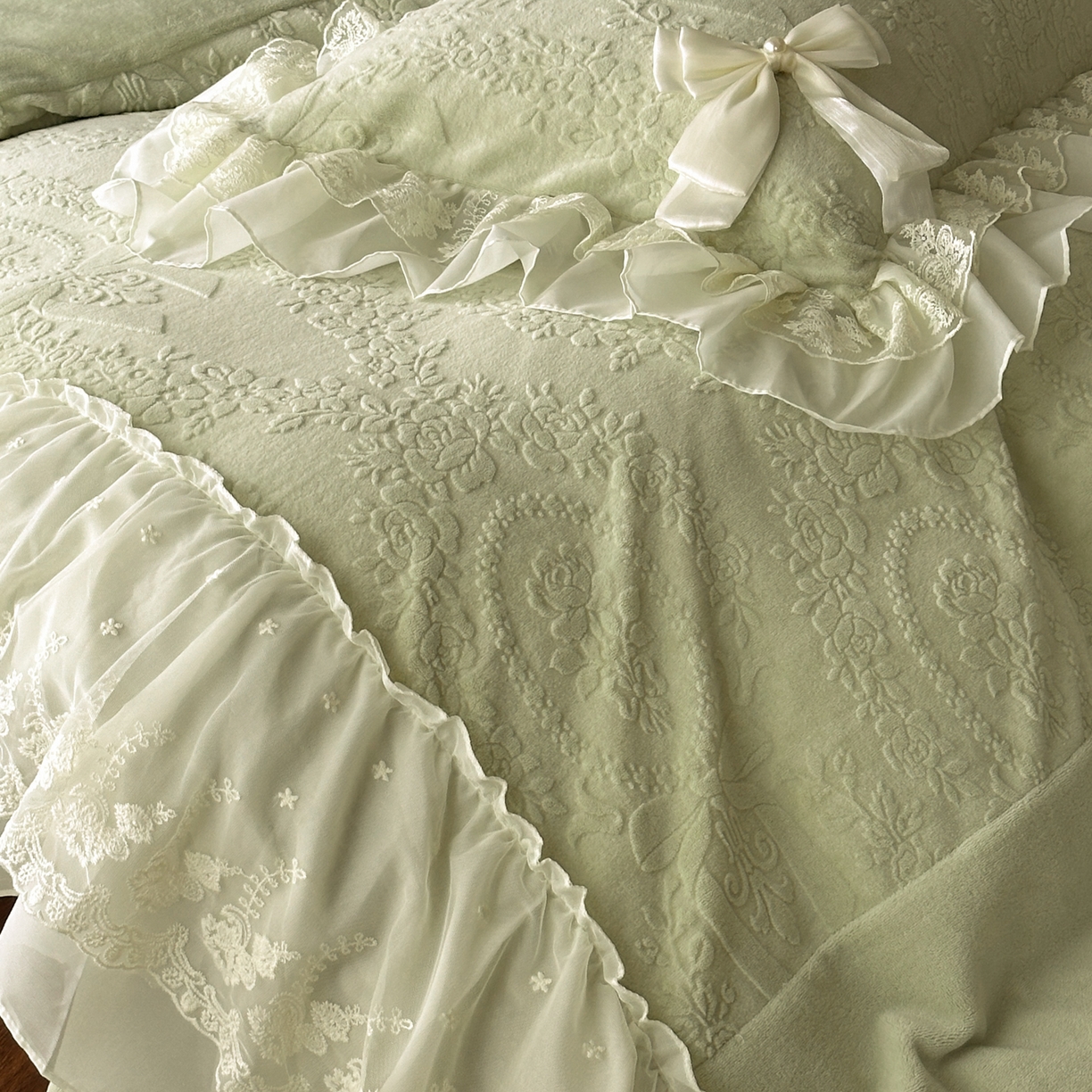 91家纺网 家纺一手货源 找家纺 你好美丽 2025新款雕花牛奶绒刺绣花边蝴蝶结四件套-黛玉系列 黛玉绿