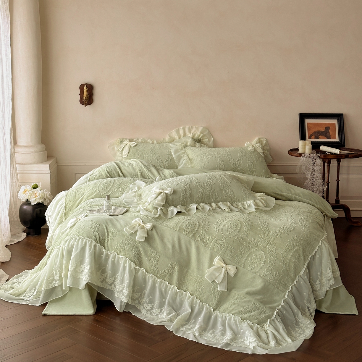 91家纺网 家纺一手货源 找家纺 你好美丽 2025新款雕花牛奶绒刺绣花边蝴蝶结四件套-黛玉系列 黛玉绿