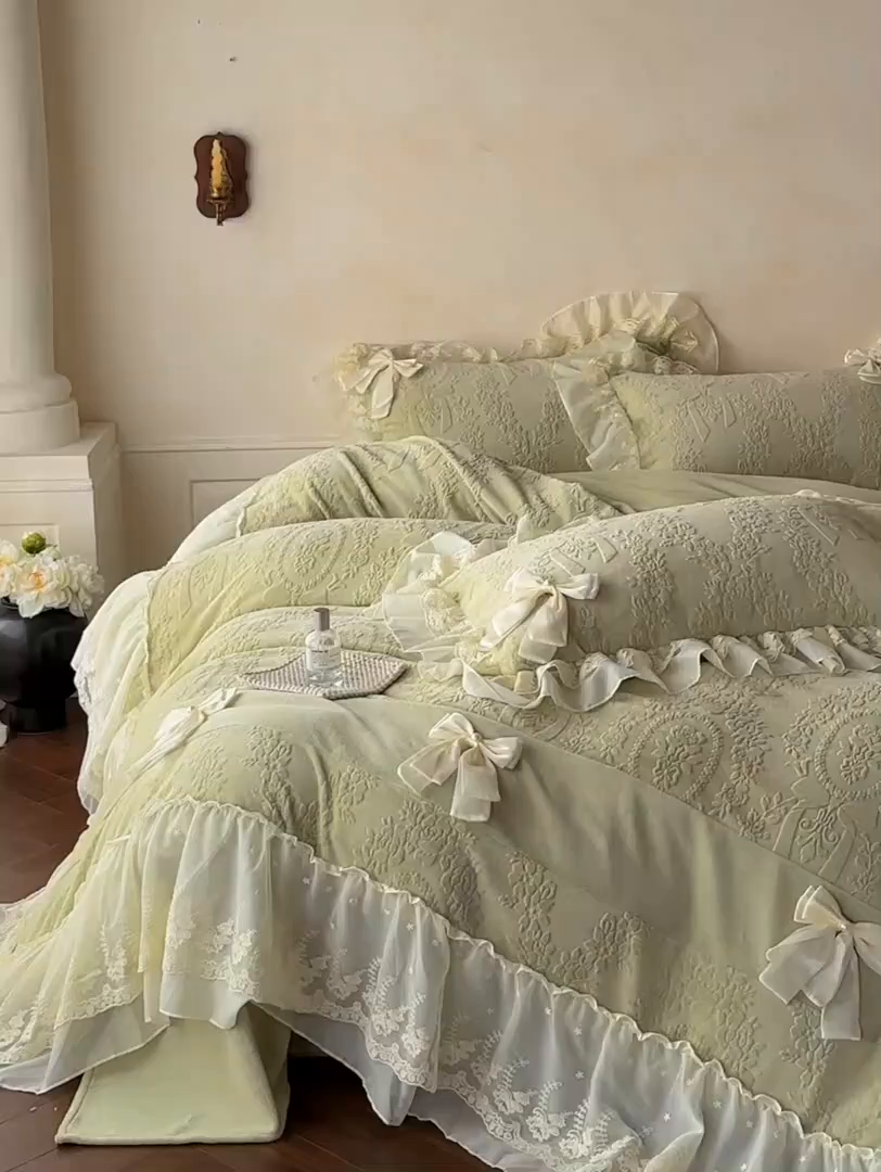 91家纺网 家纺一手货源 找家纺 你好美丽 2025新款雕花牛奶绒刺绣花边蝴蝶结四件套-黛玉系列 黛玉绿