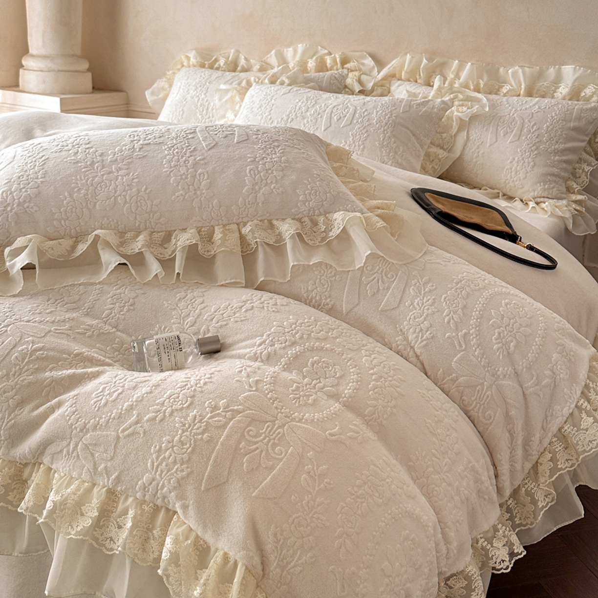91家纺网 家纺一手货源 找家纺 （总）你好美丽 2025新款立体雕花牛奶绒双层花边四件套-玛丽系列