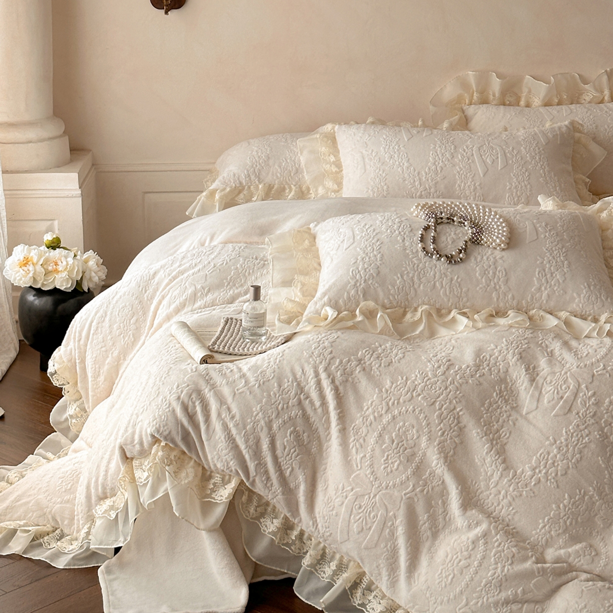 91家纺网 家纺一手货源 找家纺 （总）你好美丽 2025新款立体雕花牛奶绒双层花边四件套-玛丽系列