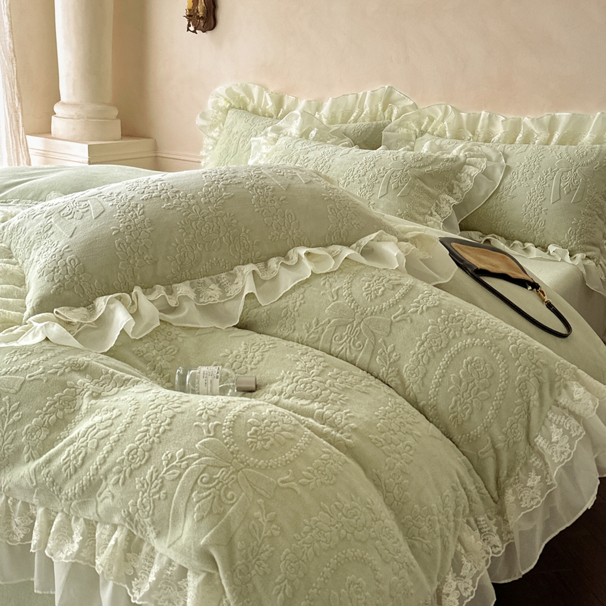 91家纺网 家纺一手货源 找家纺 （总）你好美丽 2025新款立体雕花牛奶绒双层花边四件套-玛丽系列
