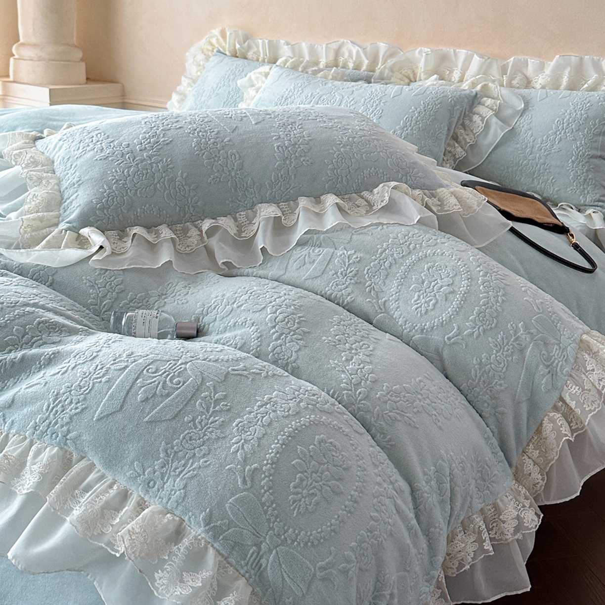 91家纺网 家纺一手货源 找家纺 （总）你好美丽 2025新款立体雕花牛奶绒双层花边四件套-玛丽系列