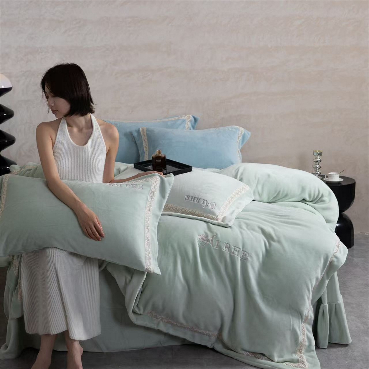 91家纺网 家纺一手货源 找家纺 （总）玖琳家纺 2025新款双面240克全消牛奶绒铂金牛奶绒四件套-罗伦丝系列