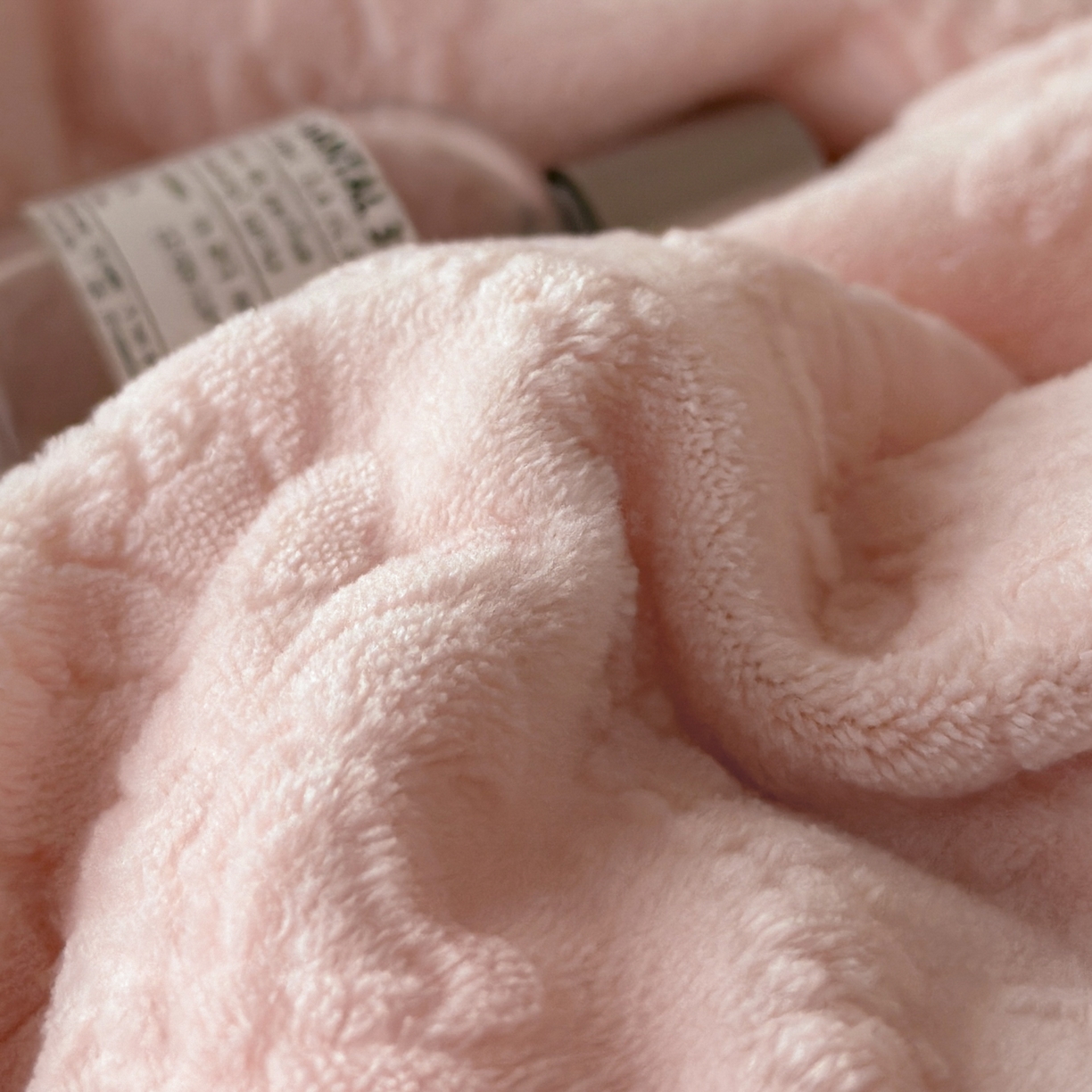 91家纺网 家纺一手货源 找家纺 你好美丽 2025新款立体雕花牛奶绒双层花边四件套-玛丽系列 玛丽粉