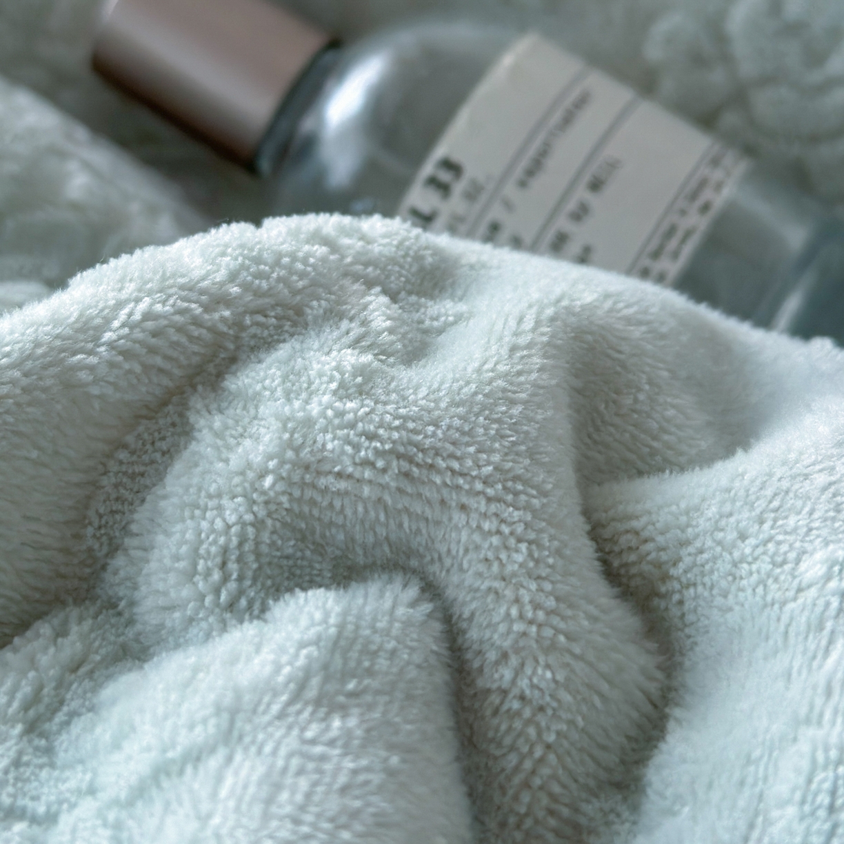 91家纺网 家纺一手货源 找家纺 你好美丽 2025新款立体雕花牛奶绒双层花边四件套-玛丽系列 玛丽蓝