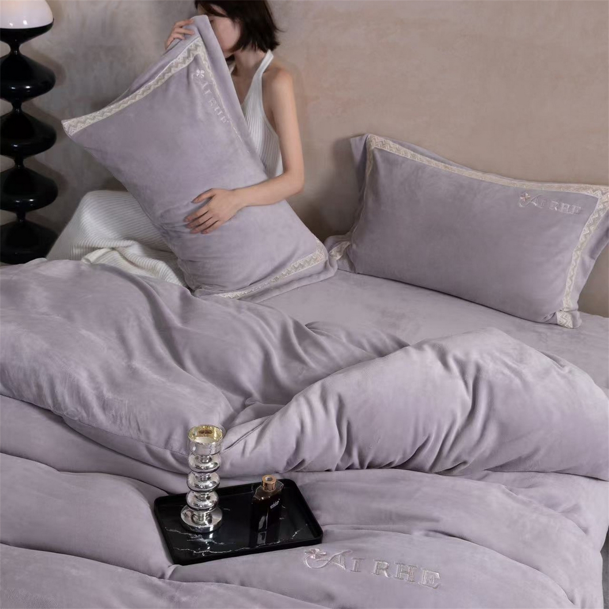 91家纺网 家纺一手货源 找家纺 玖琳家纺 2025新款双面240克全消牛奶绒铂金牛奶绒四件套-罗伦丝系列 魅力紫