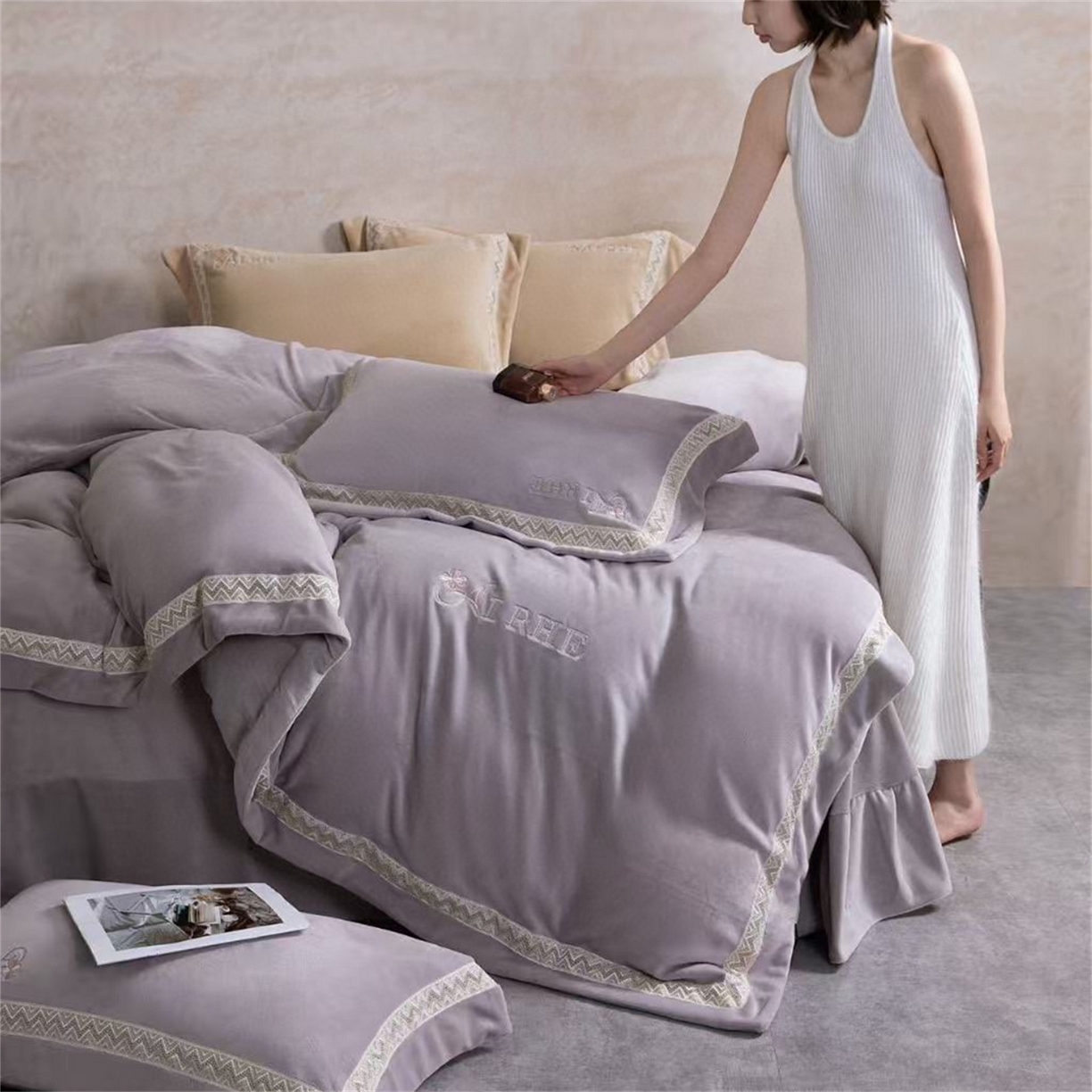 玖琳家纺 2025新款双面240克全消牛奶绒铂金牛奶绒四件套-罗伦丝系列 魅力紫
