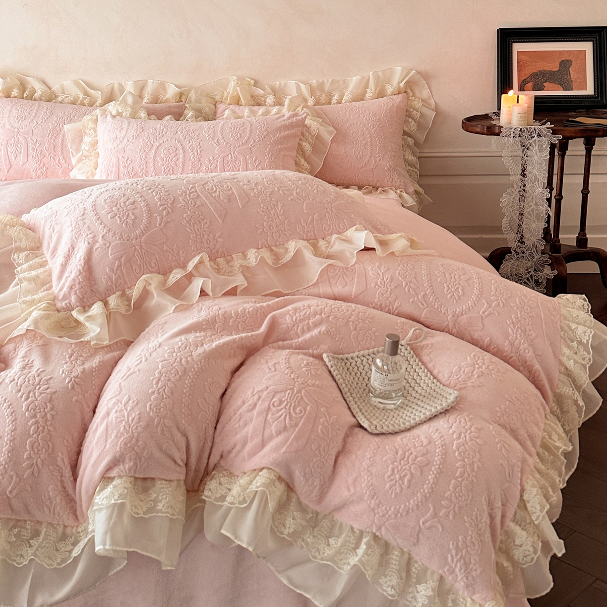 你好美丽 2025新款立体雕花牛奶绒双层花边四件套-玛丽系列 玛丽粉
