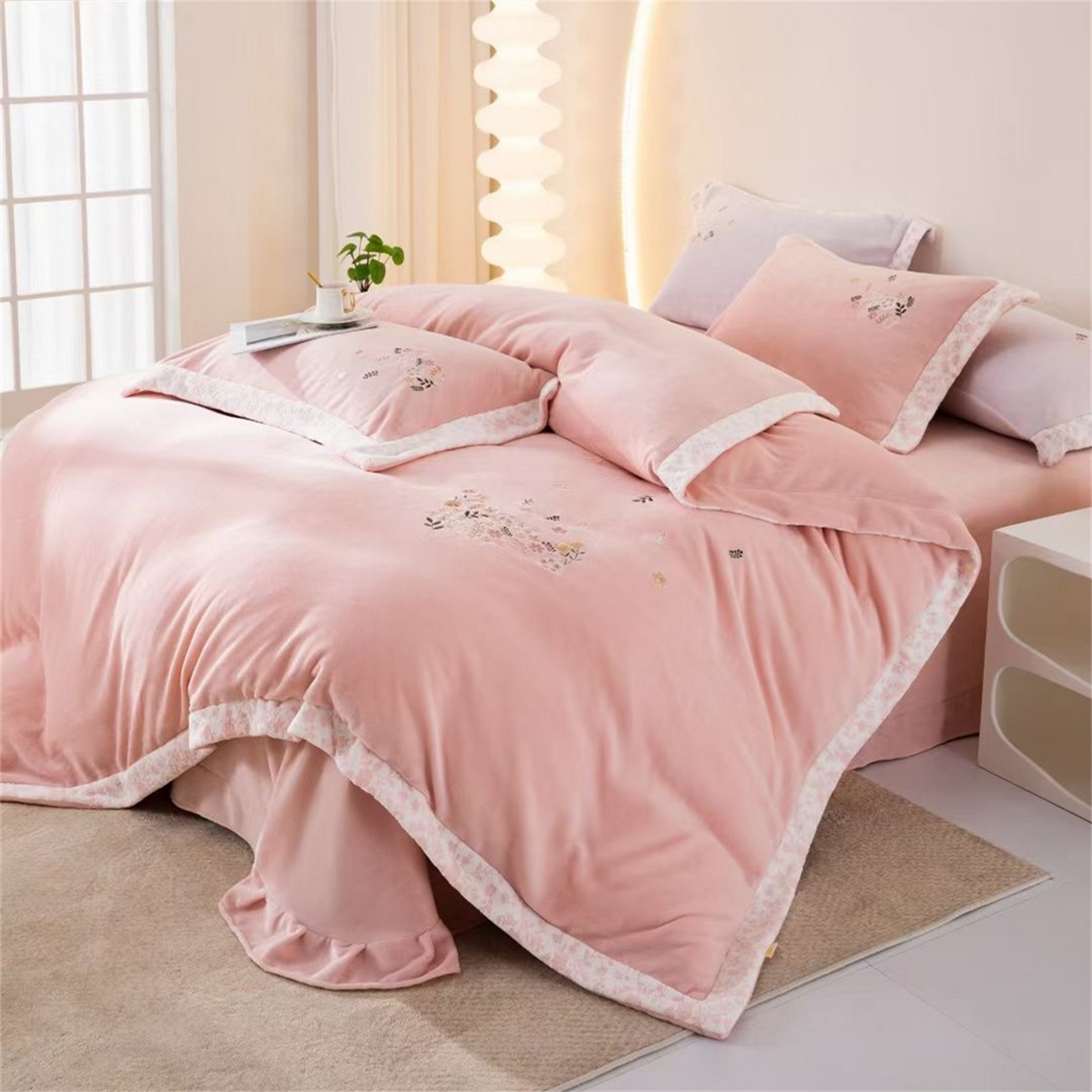 91家纺网 家纺一手货源 找家纺 （总）玖琳家纺 2025新款双面240克全消牛奶绒铂金牛奶绒四件套-漫影系列