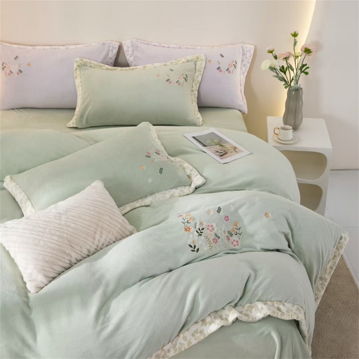 91家纺网 家纺一手货源 找家纺 玖琳家纺 2025新款双面240克全消牛奶绒铂金牛奶绒四件套-漫影系列 清草绿