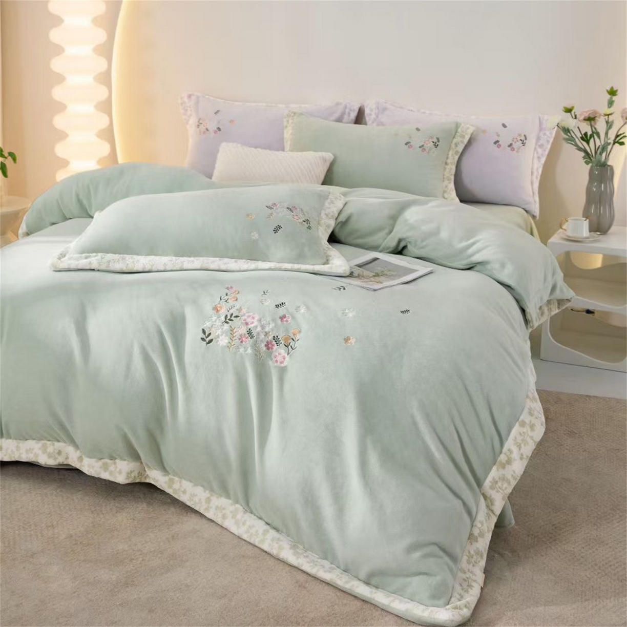 91家纺网 家纺一手货源 找家纺 玖琳家纺 2025新款双面240克全消牛奶绒铂金牛奶绒四件套-漫影系列 清草绿