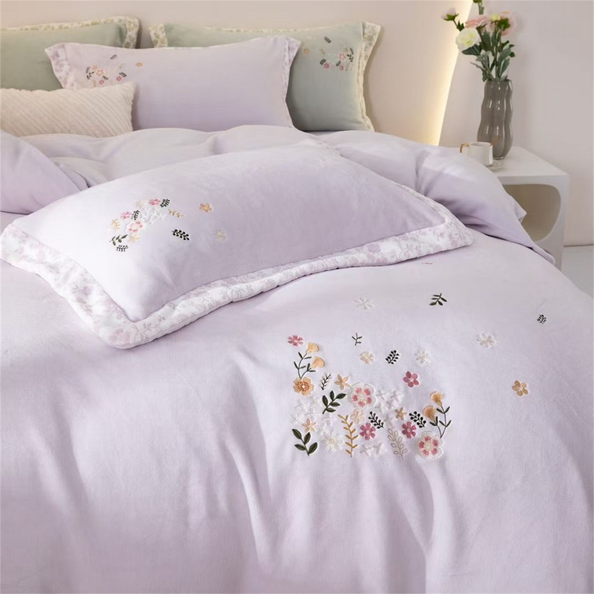 91家纺网 家纺一手货源 找家纺 玖琳家纺 2025新款双面240克全消牛奶绒铂金牛奶绒四件套-漫影系列 香芋紫