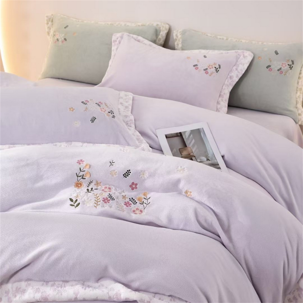 91家纺网 家纺一手货源 找家纺 玖琳家纺 2025新款双面240克全消牛奶绒铂金牛奶绒四件套-漫影系列 香芋紫