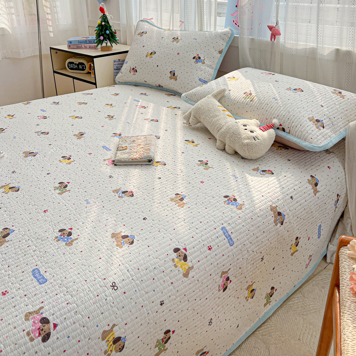 91家纺网 家纺一手货源 找家纺 恒尚居 2025新款双层纱牛奶绒床盖双面两用夹棉床单床垫-秋冬款 四季通用 波点狗狗【A双层纱-B牛奶绒】